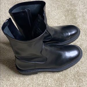 Low heeled Lug boots